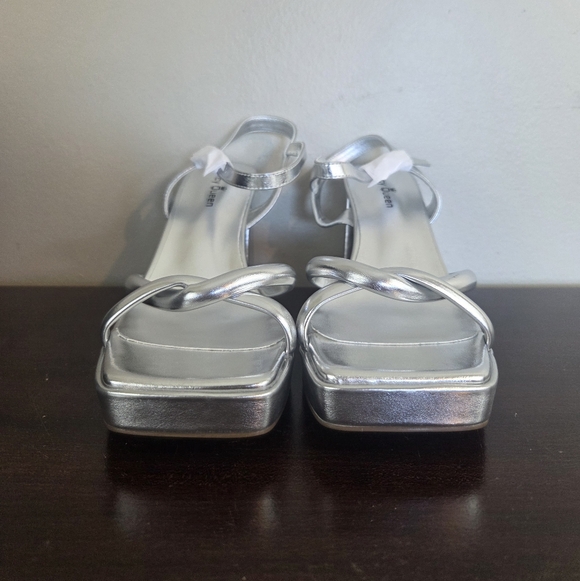 Fancy Queen Silver Strappy Square Toe Block Heels New In Original Box Size 8 - Picture 2 of 14